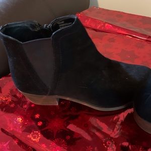 Kensie Garry black Suede Boots Size: 6.5.  Like new. Worn only two times